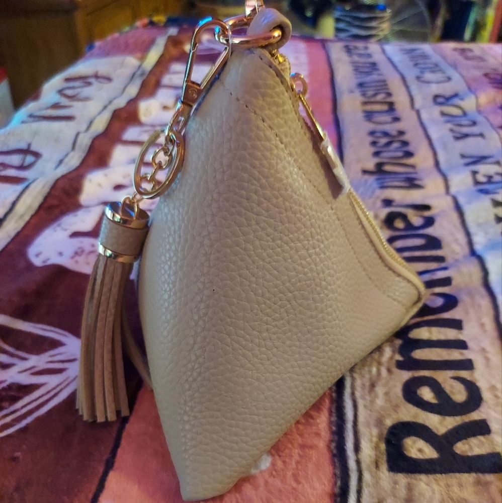 Triangle Vegan Leather Wristlet Clutch Purse Handbag - Picture 3 of 3
